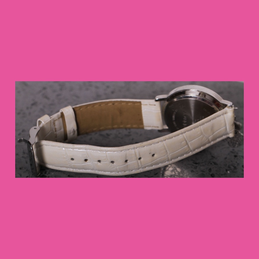 [GIVEN as a FREE GIFT w/PURCHASE 01/26/20] Watch - Picture 5 of 6